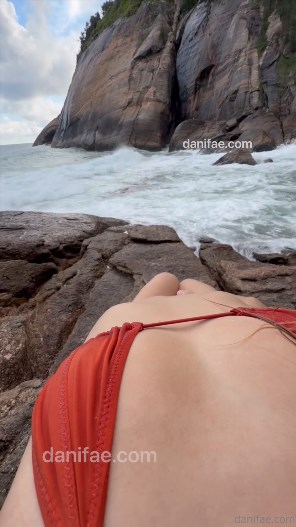 Dani Fae – BG by the water